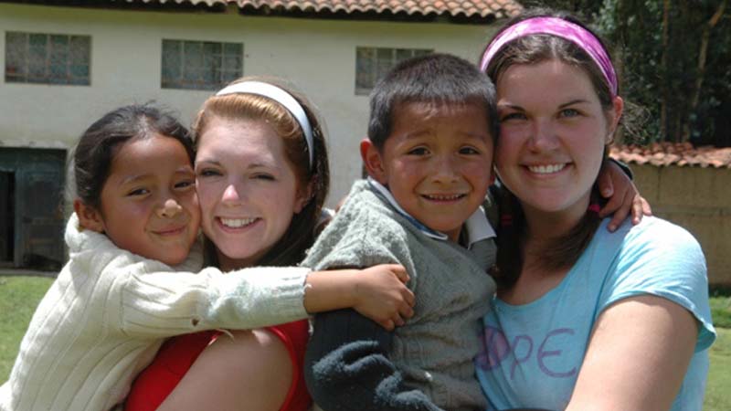 volunteer in peru